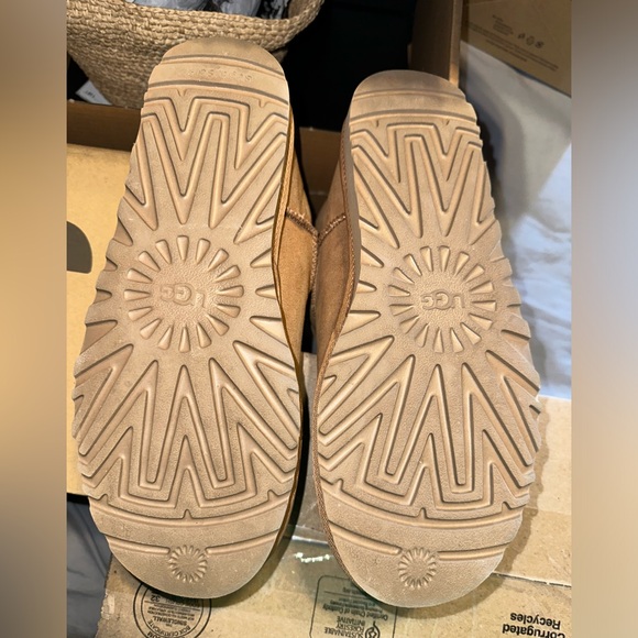 Uggs Classic mini II boot size 9 - Picture 3 of 6